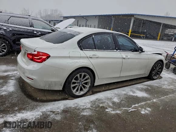 ✅ 2016 BMW 3 Series 320i • VIN: WBA8A9C56GK618480 • Lot: 95343405. Wystawiony na Copart z przebiegiem 141 862 mil. Bezpłatny archiwum sprzedaży aukcyjnych z USA i szczegółowy raport historii pojazdu na DreamBid. Zdjęcie 3.