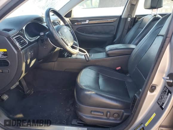 2013 Hyundai Genesis 3.8L z VIN KMHGC4DDXDU243223, wystawiony jako Copart lot #76933674 z przebiegiem 89 699 mil mil oraz Szkoda całkowita • Salvage title. Historia ofert i sprzedaży dostępna na DreamBid. Obrazek 7.