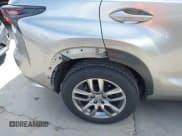 ✅ 2015 Lexus NX 200t • VIN: JTJYARBZ6F2017184 • Lot: 43388256. Wystawiony na IAAI z przebiegiem 101 887 mil. Bezpłatny archiwum sprzedaży aukcyjnych z USA i szczegółowy raport historii pojazdu na DreamBid. Zdjęcie 21.