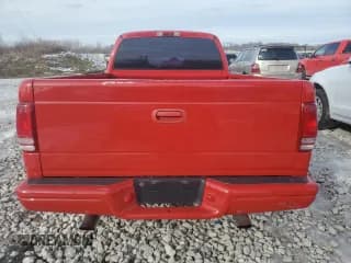 ✅ 2001 Dodge Dakota Sport • VIN: 1B7GL22Z11S337120 • Lot: 89385605. Wystawiony na Copart z przebiegiem 71 182 mil. Bezpłatny archiwum sprzedaży aukcyjnych z USA i szczegółowy raport historii pojazdu na DreamBid. Zdjęcie 6.