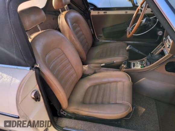 ✅ 1982 Alfa Romeo Spider Veloce • VIN: ZARBA5414C1014655 • Lot: 74420044. Listed on Copart with 63,266 mi. Free auction sales archive from the USA and detailed vehicle history report at DreamBid. Image 10.