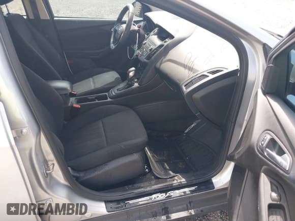 ✅ 2018 Ford Focus SE • VIN: 1FADP3FE8JL256734 • Lot: 42432093. Wystawiony na IAAI z przebiegiem 124 484 mil. Bezpłatny archiwum sprzedaży aukcyjnych z USA i szczegółowy raport historii pojazdu na DreamBid. Zdjęcie 5.