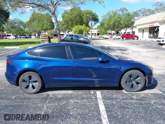 ✅ 2022 Tesla Model 3 • VIN: 5YJ3E1EA7NF189941 • Lot: 43455997. Wystawiony na IAAI z przebiegiem 30 876 mil. Bezpłatny archiwum sprzedaży aukcyjnych z USA i szczegółowy raport historii pojazdu na DreamBid. Zdjęcie 13.