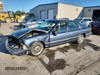 ✅ 1997 Mercury Grand Marquis GS • VIN: 2MELM74W1VX730581 • Лот: 90817305. Опубликован ранее на Copart с пробегом 181 386 миль. Бесплатный доступ к архиву аукционных продаж из США и подробный отчёт об истории автомобиля на DreamBid. Изображение 1.