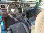 ✅ 2020 Jeep Wrangler Sport S • VIN: 1C4GJXAG6LW222639 • Lot: 87368425. Wystawiony na Copart z przebiegiem 38 139 mil. Bezpłatny archiwum sprzedaży aukcyjnych z USA i szczegółowy raport historii pojazdu na DreamBid. Zdjęcie 8.