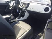 ✅ 2018 Volkswagen Beetle S • VIN: 3VW5DAAT5JM514558 • Лот: 42724745. Опубликован ранее на IAAI с пробегом 79 243 миль. Бесплатный доступ к архиву аукционных продаж из США и подробный отчёт об истории автомобиля на DreamBid. Изображение 5.