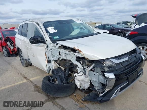 ✅ 2020 Mitsubishi Outlander SE • VIN: JA4AD3A31LZ021212 • Lot: 38921733. Wystawiony na IAAI z przebiegiem 48 599 mil. Bezpłatny archiwum sprzedaży aukcyjnych z USA i szczegółowy raport historii pojazdu na DreamBid. Zdjęcie 1.