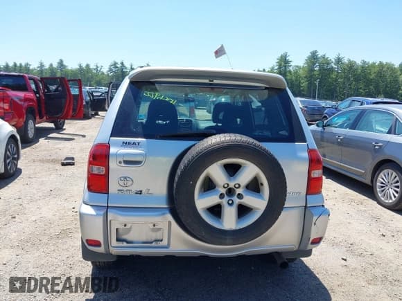 ✅ 2005 Toyota RAV4 • VIN: JTEHD20V850052333 • Lot: 42569222. Wystawiony na IAAI z przebiegiem 180 662 mil. Bezpłatny archiwum sprzedaży aukcyjnych z USA i szczegółowy raport historii pojazdu na DreamBid. Zdjęcie 13.