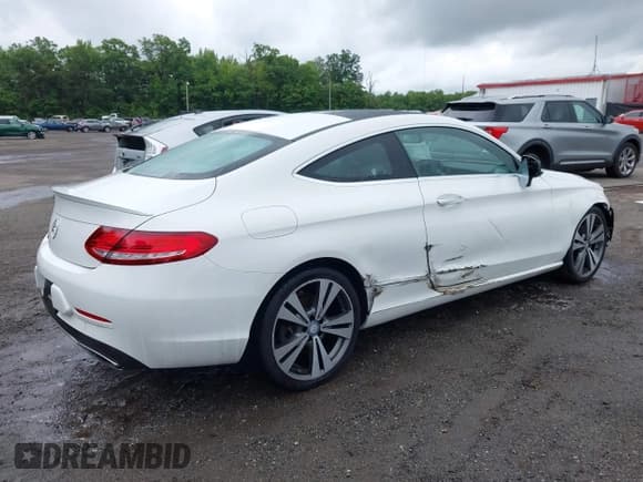 ✅ 2017 Mercedes-Benz C 300 • VIN: WDDWJ4JB7HF457997 • Lot: 42276157. Listed on IAAI with 86,485 mi. Free auction sales archive from the USA and detailed vehicle history report at DreamBid. Image 4.