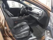 ✅ 2025 Toyota Crown XLE • VIN: JTDACAAJ6S3027956 • Lot: 43744579. Wystawiony na IAAI z przebiegiem 2 039 mil. Bezpłatny archiwum sprzedaży aukcyjnych z USA i szczegółowy raport historii pojazdu na DreamBid. Zdjęcie 5.