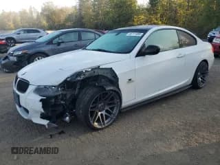 ✅ 2011 BMW 3 Series 335i xDrive • VIN: WBAKF9C58BE619063 • Лот: 85111495. Опубликован ранее на Copart с пробегом 236 468 миль. Бесплатный доступ к архиву аукционных продаж из США и подробный отчёт об истории автомобиля на DreamBid. Изображение 1.