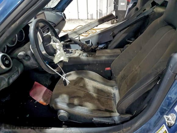 ✅ 2020 Mazda MX-5 Miata Grand Touring • VIN: JM1NDAM74L0411770 • Лот: 94274865. Опубликован ранее на Copart с пробегом Не указан. Бесплатный доступ к архиву аукционных продаж из США и подробный отчёт об истории автомобиля на DreamBid. Изображение 7.