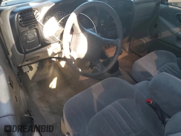 ✅ 2000 Chevrolet S-10 LS • VIN: 1GCCS1458YK249522 • Lot: 91729295. Wystawiony na Copart z przebiegiem 207 871 mil. Bezpłatny archiwum sprzedaży aukcyjnych z USA i szczegółowy raport historii pojazdu na DreamBid. Zdjęcie 8.