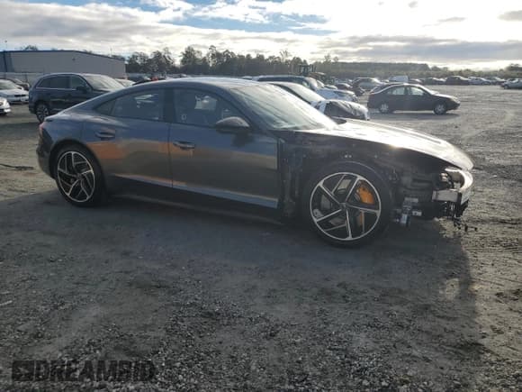✅ 2024 Audi RS e-tron GT • VIN: WAUBHBFW1R7900142 • Lot: 85576435. Wystawiony na Copart z przebiegiem 8 218 mil. Bezpłatny archiwum sprzedaży aukcyjnych z USA i szczegółowy raport historii pojazdu na DreamBid. Zdjęcie 4.