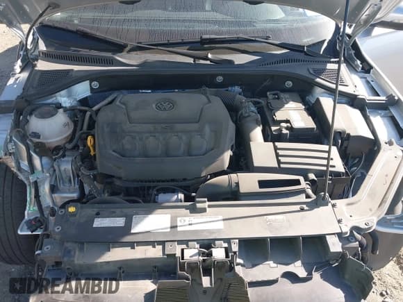 ✅ 2020 Volkswagen Passat SE • VIN: 1VWWA7A3XLC006980 • Lot: 43360847. Wystawiony na IAAI z przebiegiem 50 353 mil. Bezpłatny archiwum sprzedaży aukcyjnych z USA i szczegółowy raport historii pojazdu na DreamBid. Zdjęcie 10.