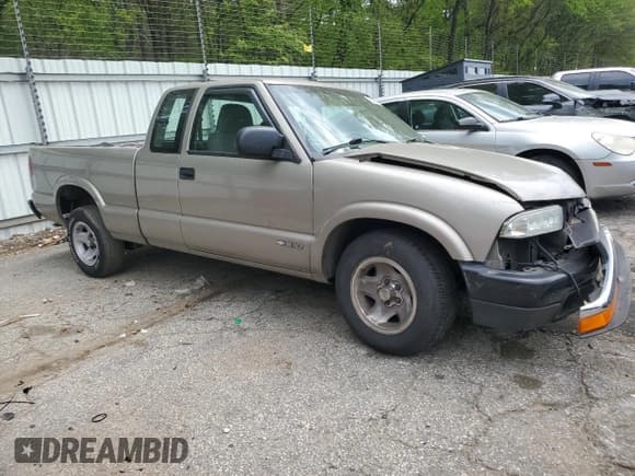 ✅ 2002 Chevrolet S-10 LS • VIN: 1GCCS19W528210280 • Лот: 52423155. Опубликован ранее на Copart с пробегом 108 460 миль. Бесплатный доступ к архиву аукционных продаж из США и подробный отчёт об истории автомобиля на DreamBid. Изображение 4.