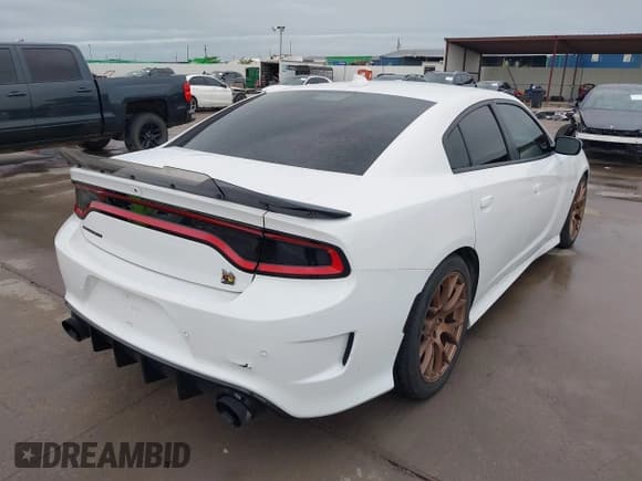 ✅ 2018 Dodge Charger R/T Scat Pack • VIN: 2C3CDXGJ8JH135186 • Lot: 42440514. Listed on IAAI with 129,324 mi. Free auction sales archive from the USA and detailed vehicle history report at DreamBid. Image 4.