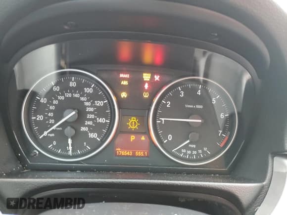 ✅ 2010 BMW 3 Series 328i • VIN: WBAPH5G55ANM35460 • Lot: 87046815. Listed on Copart with 176,543 mi. Free auction sales archive from the USA and detailed vehicle history report at DreamBid. Image 9.