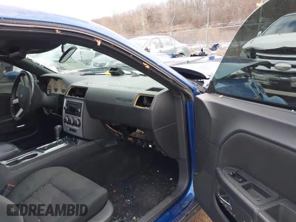 ✅ 2009 Dodge Challenger SE • VIN: 2B3LJ44V39H502518 • Lot: 41180547. Wystawiony na IAAI z przebiegiem Nie podano. Bezpłatny archiwum sprzedaży aukcyjnych z USA i szczegółowy raport historii pojazdu na DreamBid. Zdjęcie 5.