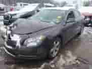 2011 Chevrolet Malibu 2LT z VIN 1G1ZD5E17BF128092, wystawiony jako IAAI lot #41563813 z przebiegiem 135 573 mil mil oraz . Historia ofert i sprzedaży dostępna na DreamBid. Obrazek 2.