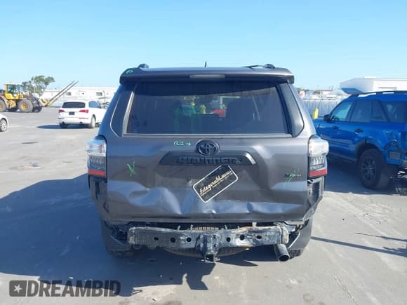 ✅ 2020 Toyota 4Runner SR5 Premium • VIN: JTEBU5JRXL5820838 • Lot: 43366505. Listed on IAAI with 70,431 mi. Free auction sales archive from the USA and detailed vehicle history report at DreamBid. Image 17.