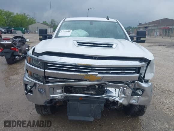 ✅ 2018 Chevrolet Silverado 2500HD LT • VIN: 1GC1KVEY8JF225582 • Lot: 42423640. Listed on IAAI with 160,666 mi. Free auction sales archive from the USA and detailed vehicle history report at DreamBid. Image 13.