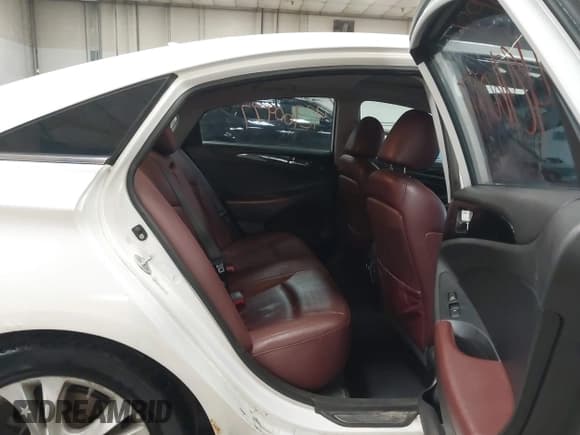 ✅ 2011 Hyundai Sonata Limited • VIN: 5NPEC4AC9BH035431 • Lot: 42960977. Listed on IAAI with 185,739 mi. Free auction sales archive from the USA and detailed vehicle history report at DreamBid. Image 8.