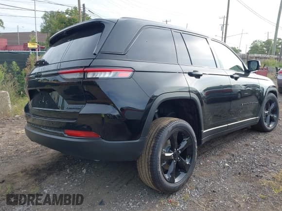 ✅ 2025 Jeep Grand Cherokee Limited • VIN: 1C4RJHBG6S8728326 • Lot: 43097342. Listed on IAAI with 134 mi. Free auction sales archive from the USA and detailed vehicle history report at DreamBid. Image 4.
