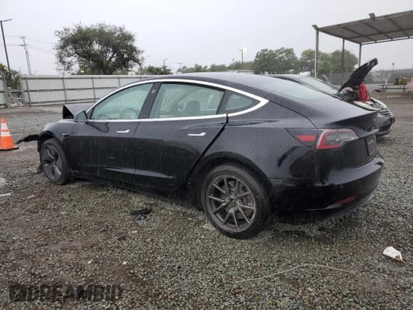 ✅ 2020 Tesla Model 3 Standard Range Plus • VIN: 5YJ3E1EA3LF657631 • Lot: 86534105. Wystawiony na Copart z przebiegiem 116 127 mil. Bezpłatny archiwum sprzedaży aukcyjnych z USA i szczegółowy raport historii pojazdu na DreamBid. Zdjęcie 2.
