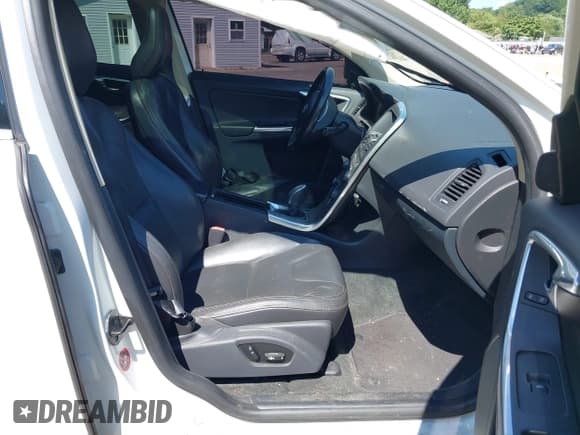 ✅ 2013 Volvo XC60 T6 • VIN: YV4902DZ4D2440564 • Lot: 39893350. Listed on IAAI with 171,624 mi. Free auction sales archive from the USA and detailed vehicle history report at DreamBid. Image 5.