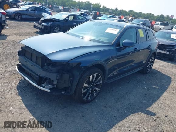 ✅ 2021 Volvo V60 • VIN: YV4102WK5M1068820 • Lot: 42887561. Wystawiony na IAAI z przebiegiem 110 035 mil. Bezpłatny archiwum sprzedaży aukcyjnych z USA i szczegółowy raport historii pojazdu na DreamBid. Zdjęcie 2.