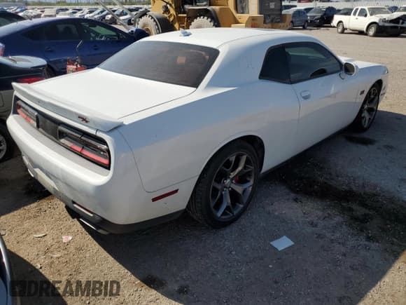 ✅ 2015 Dodge Challenger R/T • VIN: 2C3CDZATXFH708649 • Lot: 70843824. Wystawiony na Copart z przebiegiem 72 986 mil. Bezpłatny archiwum sprzedaży aukcyjnych z USA i szczegółowy raport historii pojazdu na DreamBid. Zdjęcie 3.
