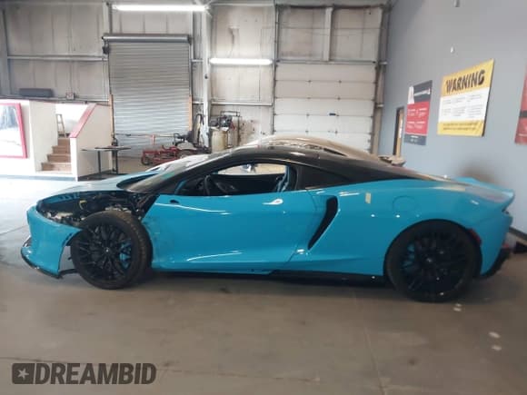 ✅ 2023 McLaren GT • VIN: SBM22GCA4PW002624 • Lot: 42566924. Wystawiony na IAAI z przebiegiem 23 790 mil. Bezpłatny archiwum sprzedaży aukcyjnych z USA i szczegółowy raport historii pojazdu na DreamBid. Zdjęcie 15.