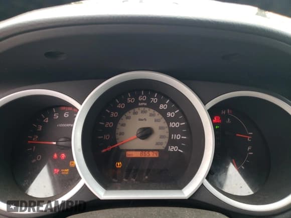 ✅ 2011 Toyota Tacoma • VIN: 3TMLU4EN1BM057479 • Lot: 85938495. Listed on Copart with 86,574 mi. Free auction sales archive from the USA and detailed vehicle history report at DreamBid. Image 9.