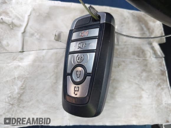 ✅ 2019 Ford Mustang EcoBoost • VIN: 1FA6P8TH3K5167776 • Lot: 43544088. Wystawiony na IAAI z przebiegiem 83 964 mil. Bezpłatny archiwum sprzedaży aukcyjnych z USA i szczegółowy raport historii pojazdu na DreamBid. Zdjęcie 11.