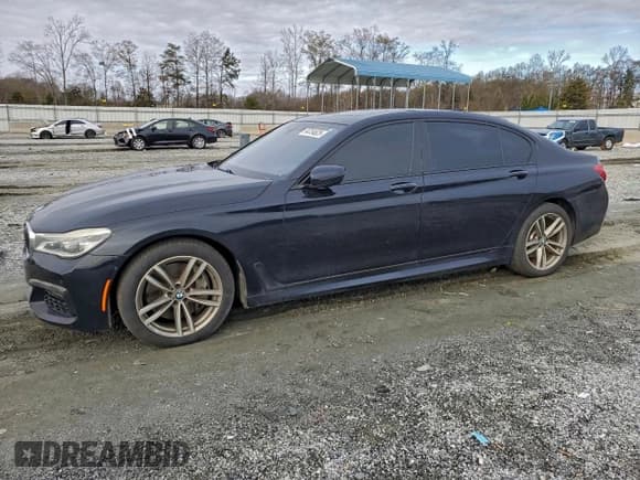 ✅ 2016 BMW 7 Series 750i xDrive • VIN: WBA7F2C55GG418911 • Лот: 94754625. Опубликован ранее на Copart с пробегом 111 595 миль. Бесплатный доступ к архиву аукционных продаж из США и подробный отчёт об истории автомобиля на DreamBid. Изображение 1.