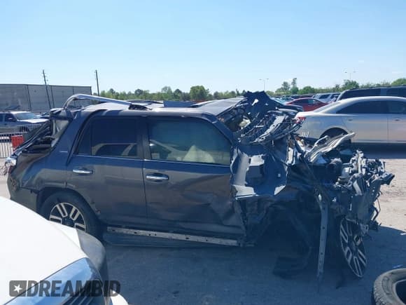 ✅ 2019 Toyota 4Runner SR5 • VIN: JTEBU5JR9K5709552 • Лот: 40316407. Опубликован ранее на IAAI с пробегом Не указан. Бесплатный доступ к архиву аукционных продаж из США и подробный отчёт об истории автомобиля на DreamBid. Изображение 13.