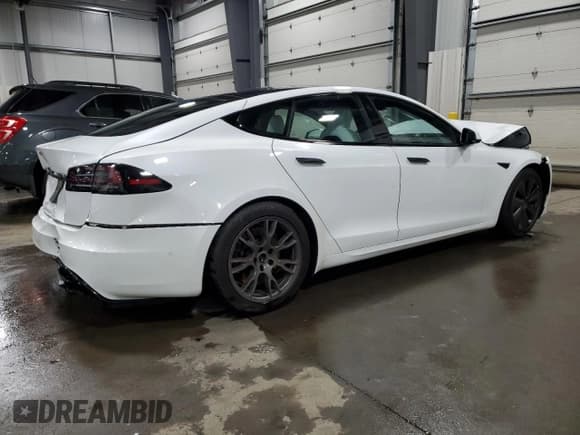 ✅ 2023 Tesla Model S • VIN: 5YJSA1E5XPF500758 • Lot: 51654685. Wystawiony na Copart z przebiegiem 25 390 mil. Bezpłatny archiwum sprzedaży aukcyjnych z USA i szczegółowy raport historii pojazdu na DreamBid. Zdjęcie 3.