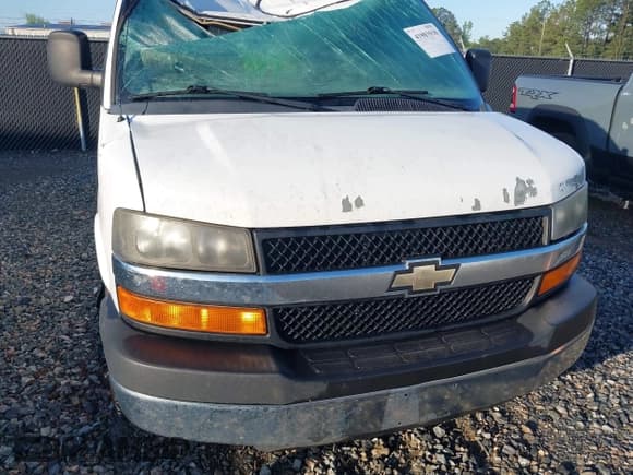 ✅ 2012 Chevrolet Express Passenger 1LT • VIN: 1GAZGYFG7C1172247 • Lot: 41983930. Listed on IAAI with 187,895 mi. Free auction sales archive from the USA and detailed vehicle history report at DreamBid. Image 12.