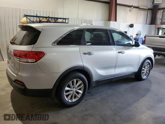 ✅ 2017 Kia Sorento LX • VIN: 5XYPG4A33HG221656 • Лот: 86678545. Опубликован ранее на Copart с пробегом 168 856 миль. Бесплатный доступ к архиву аукционных продаж из США и подробный отчёт об истории автомобиля на DreamBid. Изображение 3.