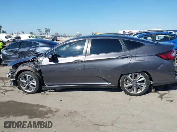 ✅ 2019 Honda Clarity • VIN: JHMZC5F19KC001305 • Лот: 43117833. Опубликован ранее на IAAI с пробегом 141 811 миль. Бесплатный доступ к архиву аукционных продаж из США и подробный отчёт об истории автомобиля на DreamBid. Изображение 15.