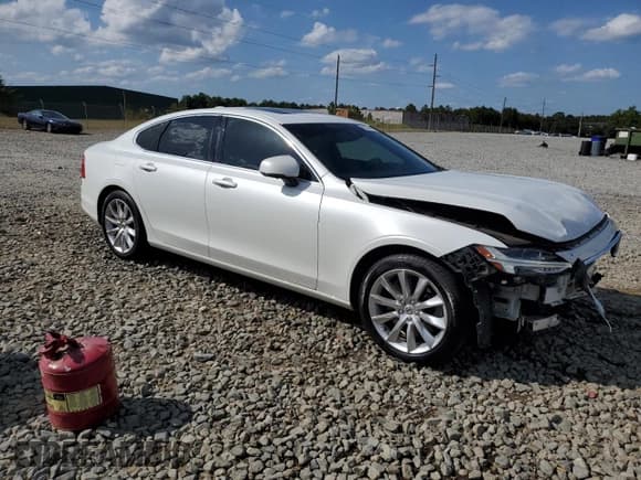 ✅ 2017 Volvo S90 Momentum • VIN: YV1A22MK7H1015228 • Lot: 82074615. Wystawiony na Copart z przebiegiem 117 953 mil. Bezpłatny archiwum sprzedaży aukcyjnych z USA i szczegółowy raport historii pojazdu na DreamBid. Zdjęcie 4.