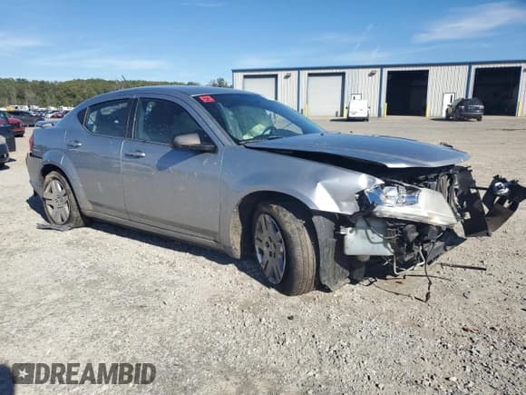 ✅ 2013 Dodge Avenger SE • VIN: 1C3CDZABXDN622995 • Lot: 80141334. Wystawiony na Copart z przebiegiem 107 418 mil. Bezpłatny archiwum sprzedaży aukcyjnych z USA i szczegółowy raport historii pojazdu na DreamBid. Zdjęcie 4.