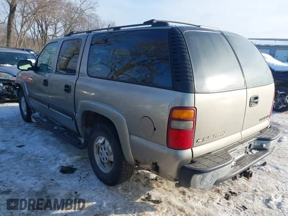 ✅ 2001 Chevrolet Suburban LS • VIN: 3GNFK16T31G190246 • Лот: 41345937. Опубликован ранее на IAAI с пробегом 247 535 миль. Бесплатный доступ к архиву аукционных продаж из США и подробный отчёт об истории автомобиля на DreamBid. Изображение 3.