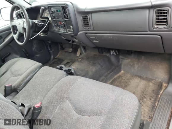 ✅ 2003 Chevrolet Silverado 1500 Work Truck • VIN: 1GCEC14T03E305884 • Лот: 84013814. Опубликован ранее на Copart с пробегом 142 580 миль. Бесплатный доступ к архиву аукционных продаж из США и подробный отчёт об истории автомобиля на DreamBid. Изображение 8.
