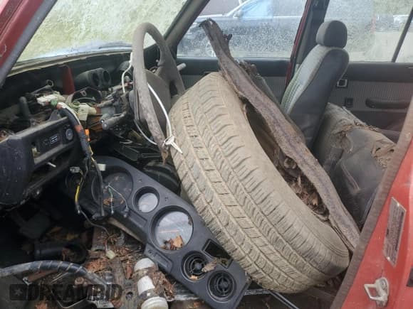 ✅ 1988 Toyota Land Cruiser • VIN: JT3FJ62G6J0082858 • Лот: 81627875. Опубликован ранее на Copart с пробегом Не указан. Бесплатный доступ к архиву аукционных продаж из США и подробный отчёт об истории автомобиля на DreamBid. Изображение 7.