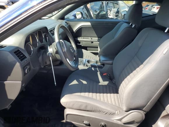 ✅ 2014 Dodge Challenger SXT • VIN: 2C3CDYAG7EH101068 • Lot: 74075524. Wystawiony na Copart z przebiegiem Nie podano. Bezpłatny archiwum sprzedaży aukcyjnych z USA i szczegółowy raport historii pojazdu na DreamBid. Zdjęcie 7.