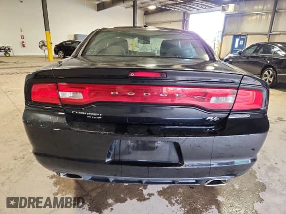 ✅ 2014 Dodge Charger RT Plus • VIN: 2C3CDXDT2EH372395 • Lot: 87417875. Wystawiony na Copart z przebiegiem 89 954 mil. Bezpłatny archiwum sprzedaży aukcyjnych z USA i szczegółowy raport historii pojazdu na DreamBid. Zdjęcie 6.