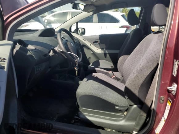 ✅ 2009 Toyota Yaris • VIN: JTDJT903595248240 • Lot: 81689085. Wystawiony na Copart z przebiegiem 139 792 mil. Bezpłatny archiwum sprzedaży aukcyjnych z USA i szczegółowy raport historii pojazdu na DreamBid. Zdjęcie 7.