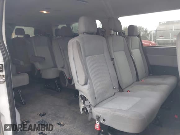 ✅ 2015 Ford Transit XL • VIN: 1FBZX2YM6FKA80301 • Lot: 41549441. Wystawiony na IAAI z przebiegiem 310 164 mil. Bezpłatny archiwum sprzedaży aukcyjnych z USA i szczegółowy raport historii pojazdu na DreamBid. Zdjęcie 8.